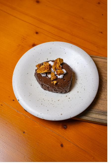 Mousse de chocolate da avó com crocante de mel